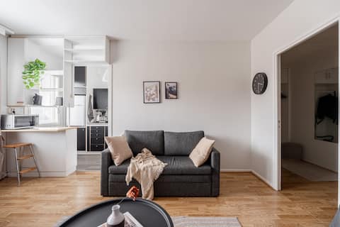 Top Airbnb: Comfy Downtown Studio at Prime Location in Puistola