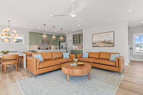 Wright Waves 4 BDR w/ Private Pool!