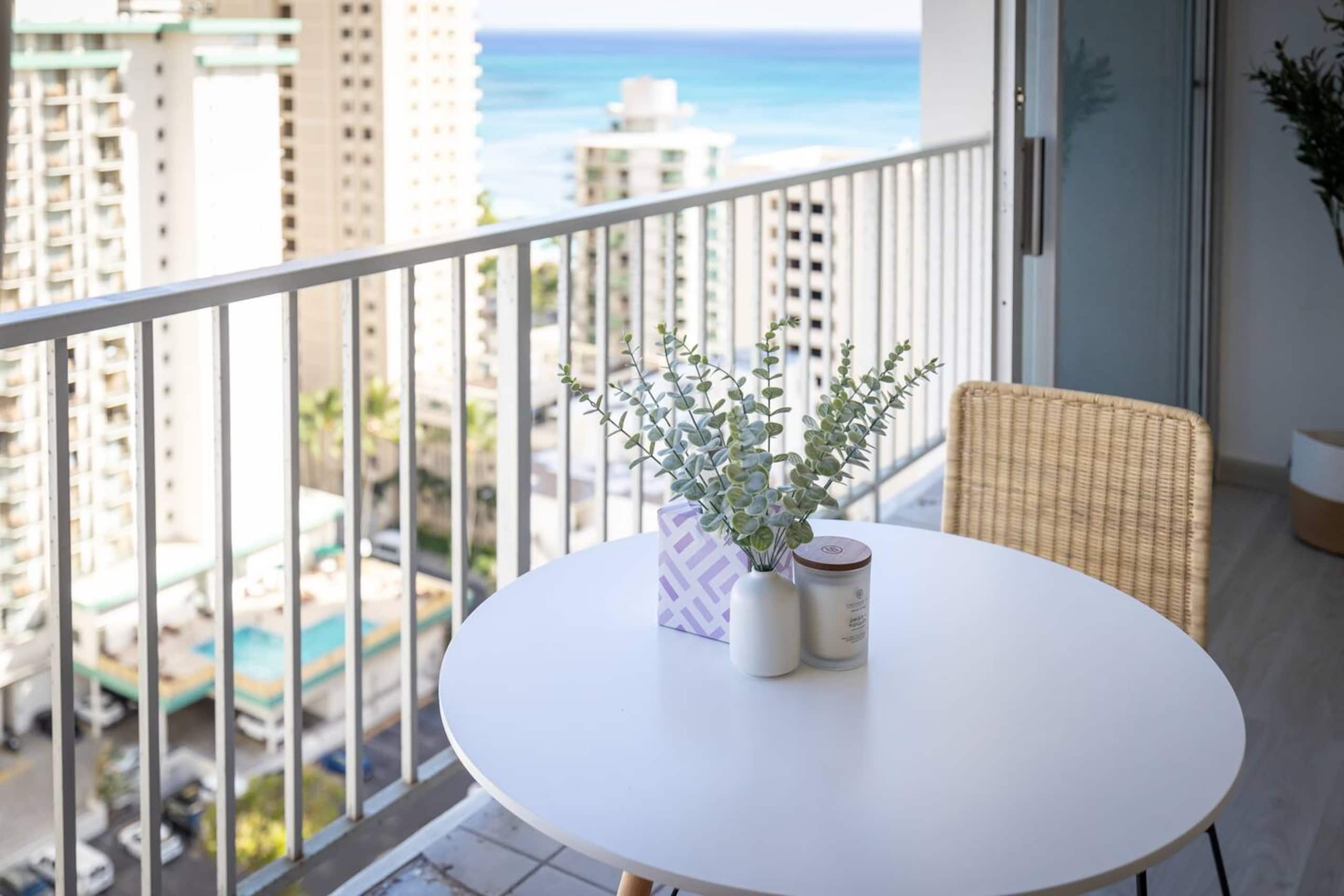Condo in Honolulu · ★4.88 · 1 bedroom · 2 beds · 1 shared bath - Image 31