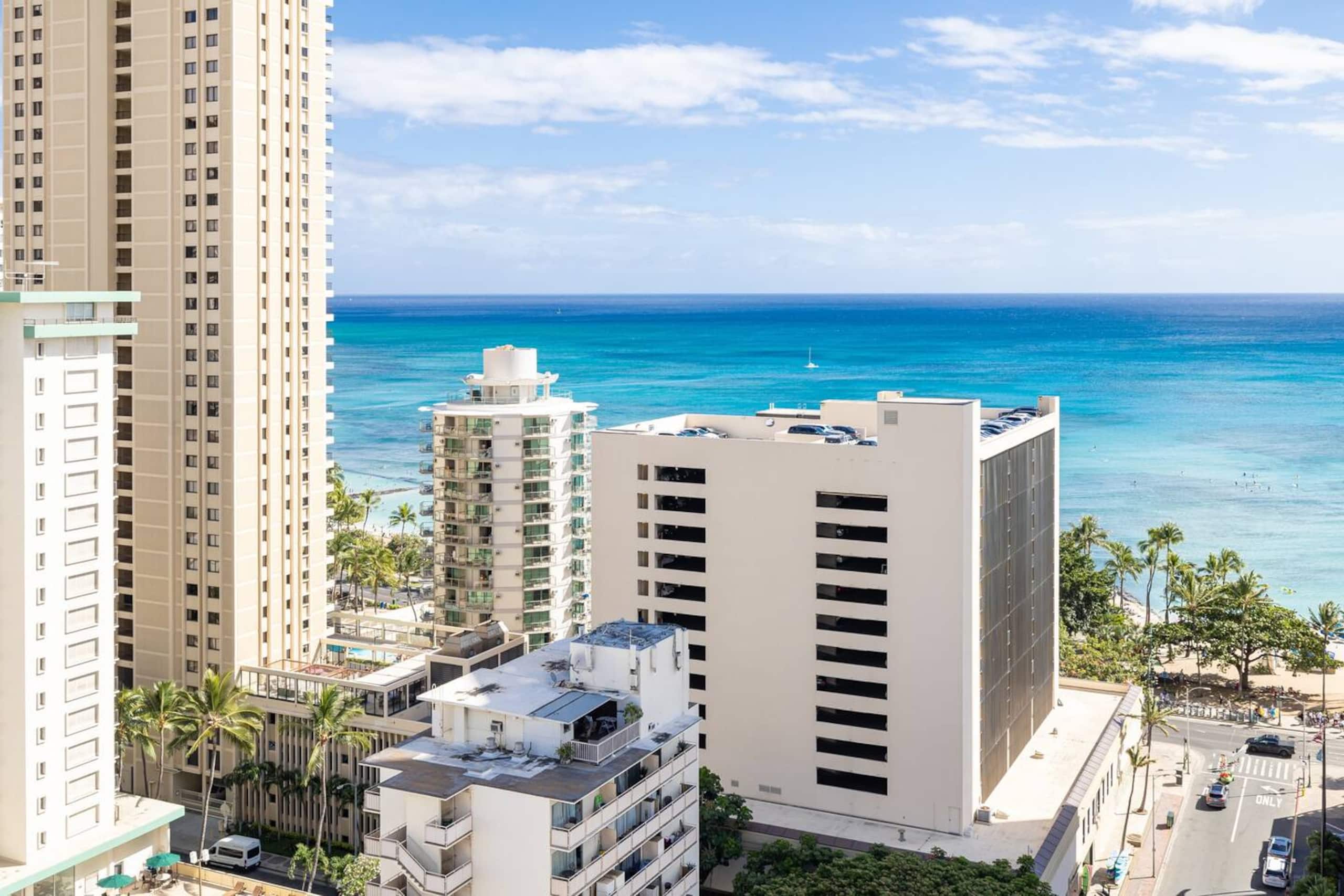Condo in Honolulu · ★4.88 · 1 bedroom · 2 beds · 1 shared bath - Image 30