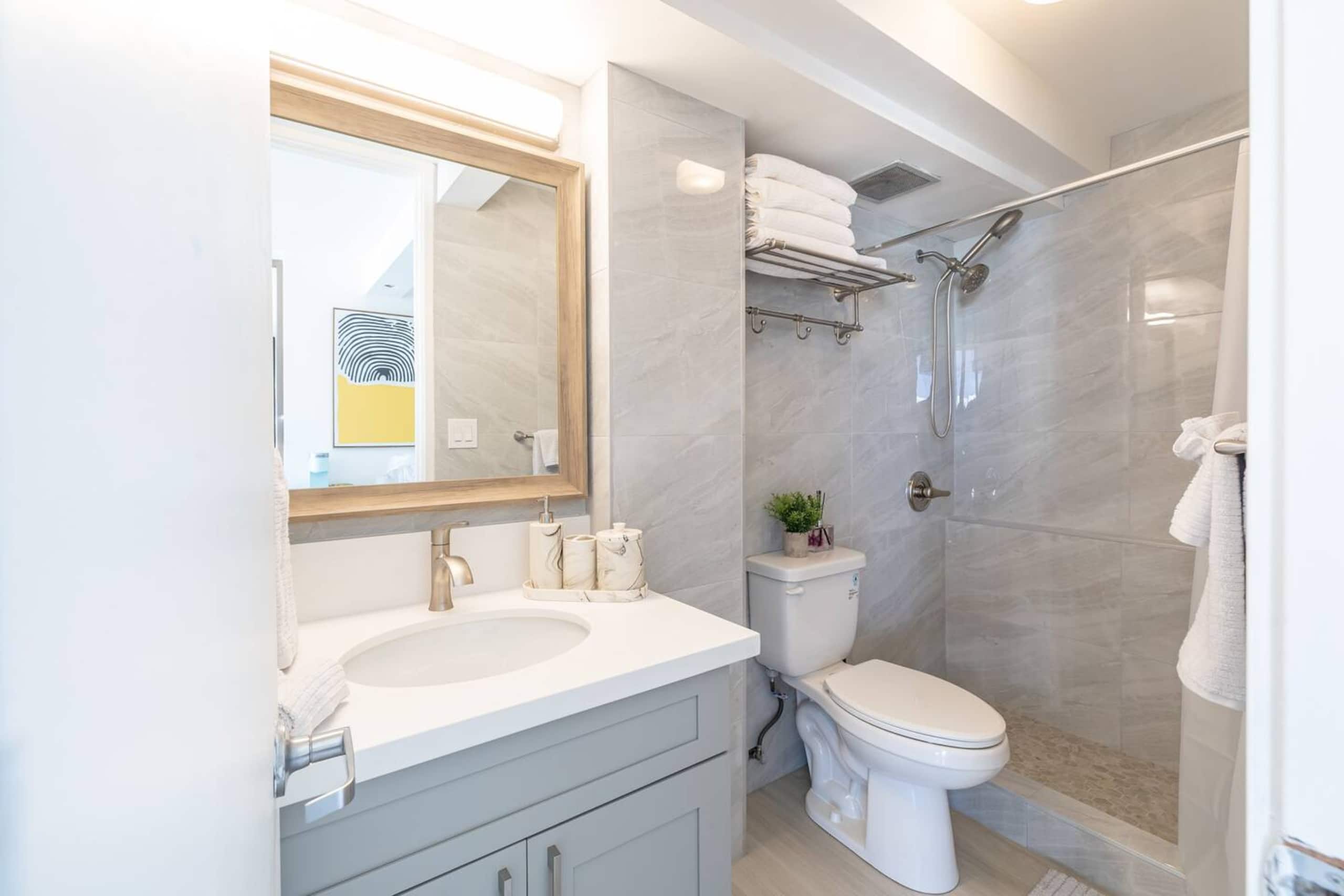 Condo in Honolulu · ★4.88 · 1 bedroom · 2 beds · 1 shared bath - Image 19