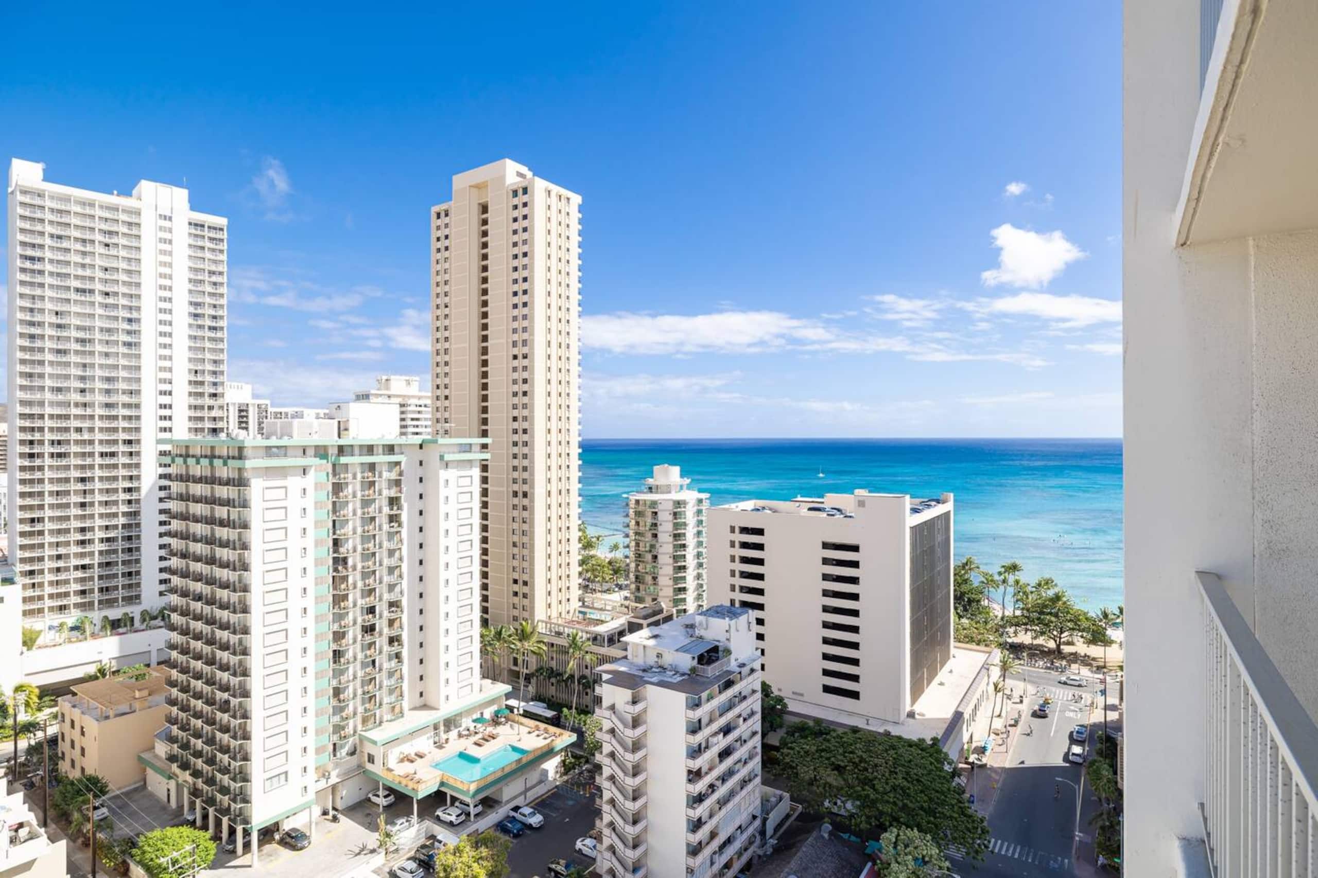 Condo in Honolulu · ★4.88 · 1 bedroom · 2 beds · 1 shared bath - Image 32