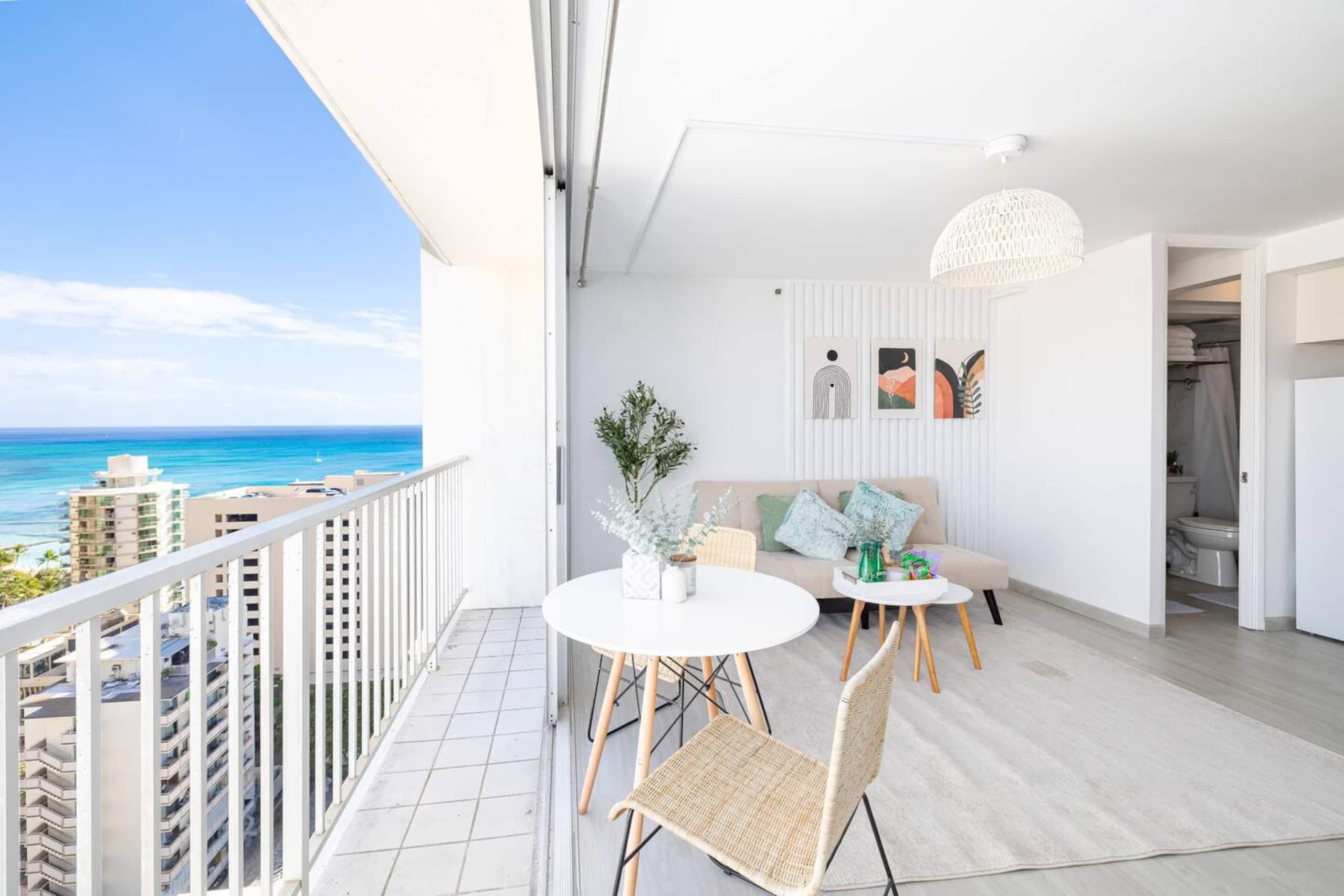 Condo in Honolulu · ★4.88 · 1 bedroom · 2 beds · 1 shared bath - Image 1
