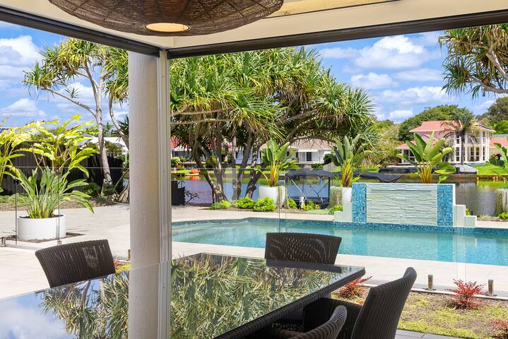 Canalfront Luxury: Pool, Private Jetty gallery image 5