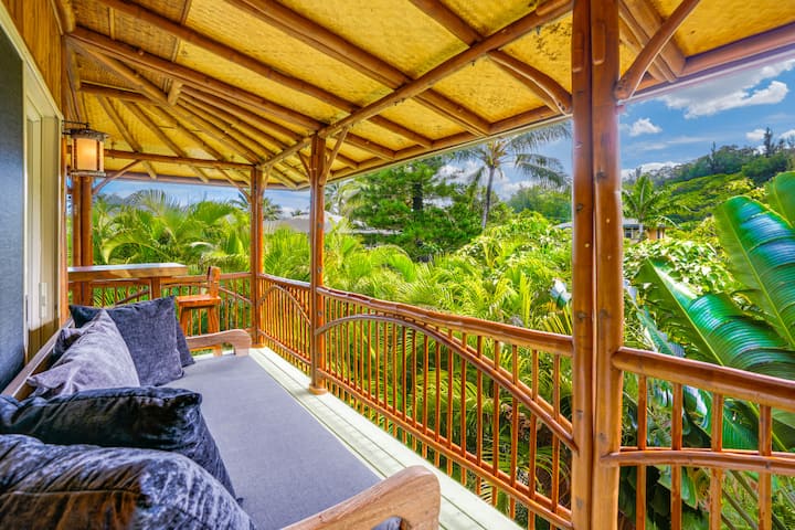 The Iconic Bamboo House~Hot Tub~Panoramic Views~AC - Houses for