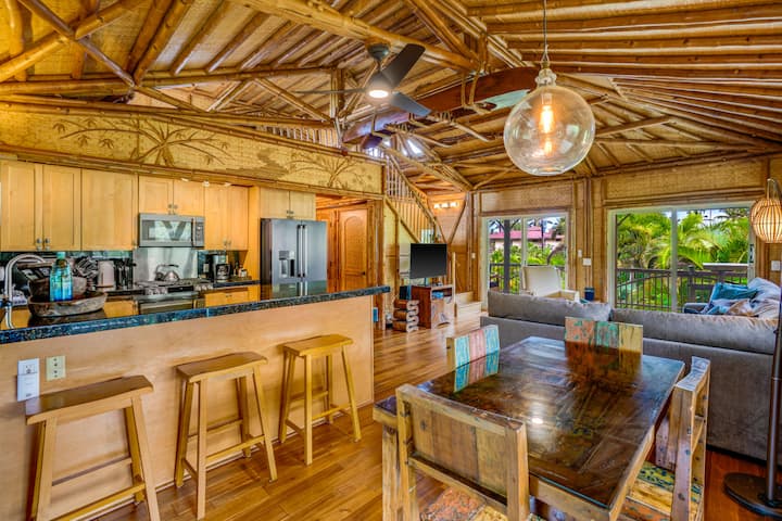 The Iconic Bamboo House~Hot Tub~Panoramic Views~AC - Houses for