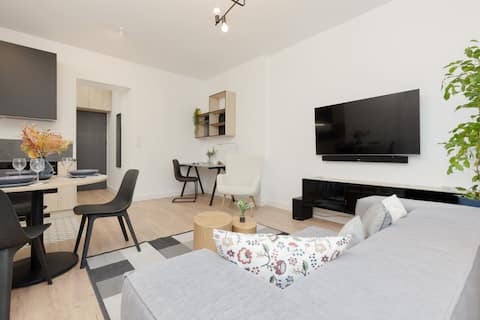 Cozy Apartment in the Center | Place to Work