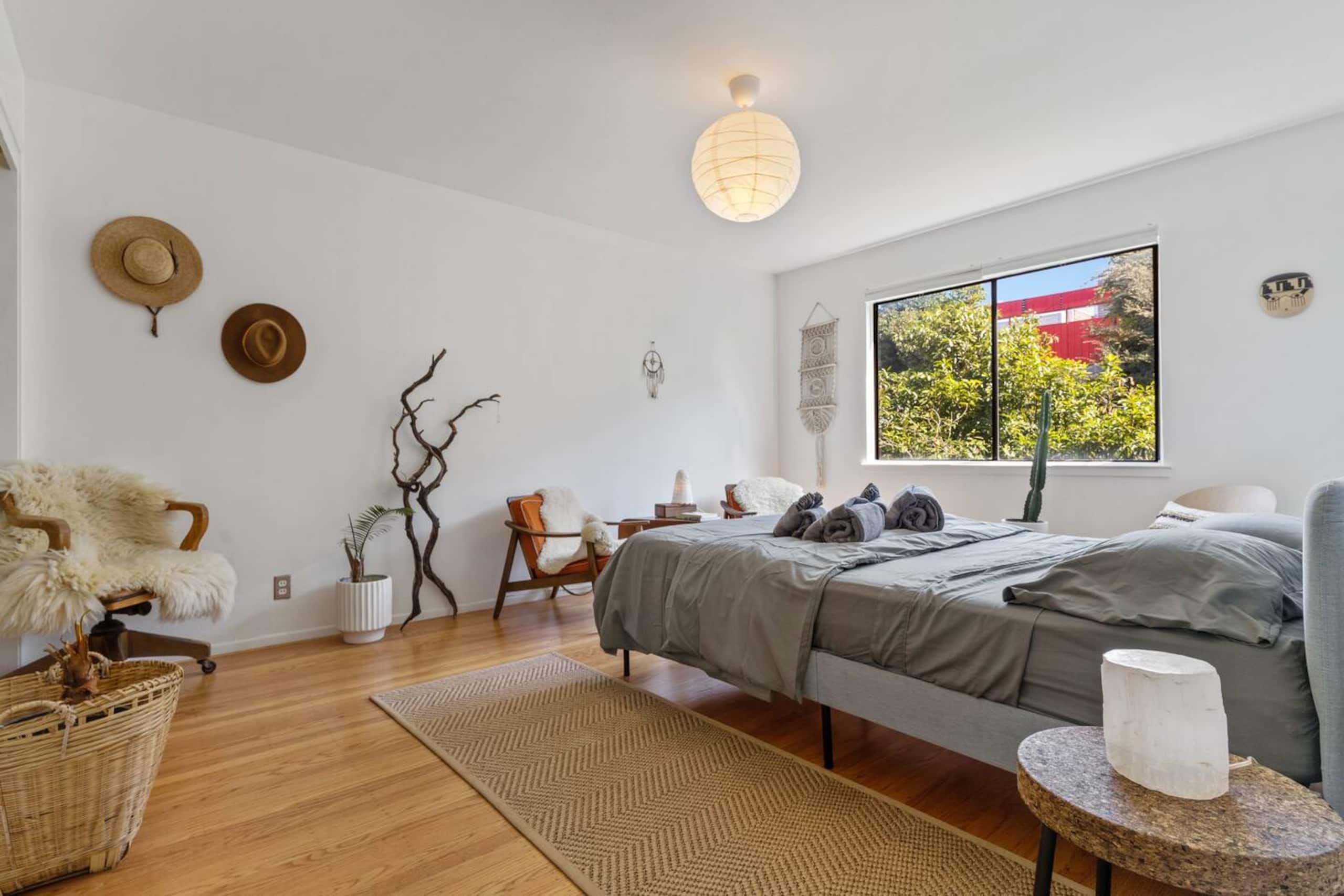 Home in San Francisco · ★4.59 · 2 bedrooms · 2 beds · 1 bath - Image 21