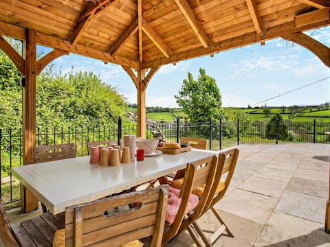 4 Bed in Brecon (oc-82529)
