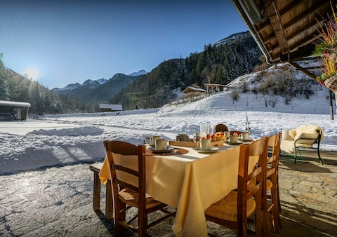 Stone farmhouse for family stay