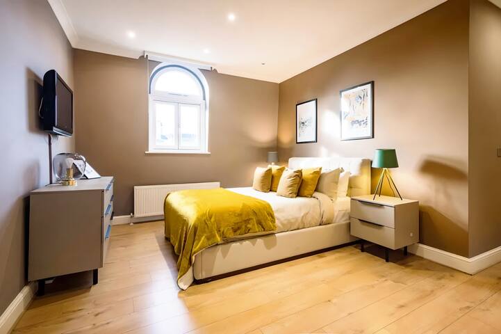 The Penthouse: Soho Most Beautiful View gallery image 4