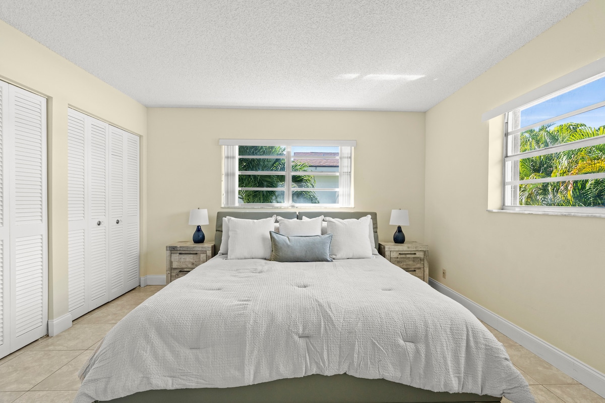 Მეორე საძინებელი, დიდი საწოლით და ფართო ოთახით! Კარადა და გასრიალებული კარები პატიოსკენ! ️