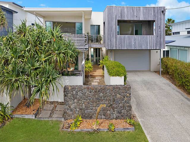 4 Mackay Street Dicky Beach gallery image 2
