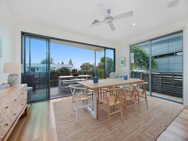 4 Mackay Street Dicky Beach gallery image 4