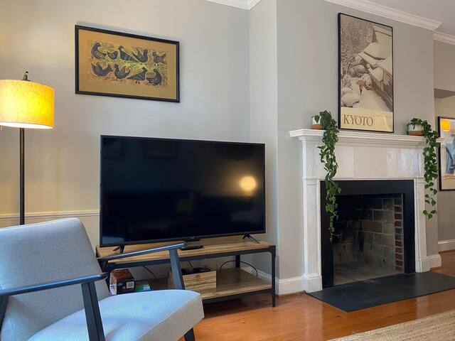 Georgetown Awesome Townhome 3BR 3.5BA gallery image 4