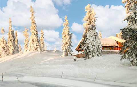 Lovely home in Veggli with kitchen