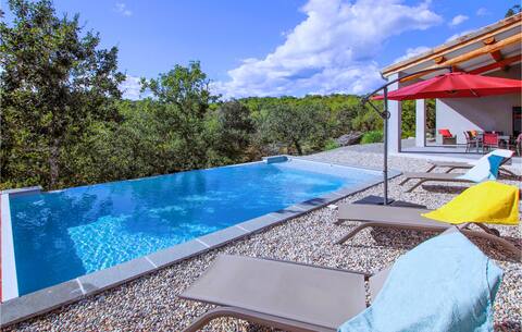 Gorgeous home in Labeaume with kitchen