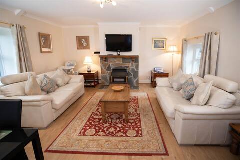 2 Bed in Lydstep (FB260)