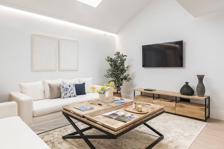Homeclub | Bright Flat in the Heart of Madrid