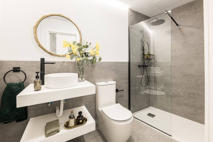 Homeclub | Bright Flat in the Heart of Madrid gallery image 4