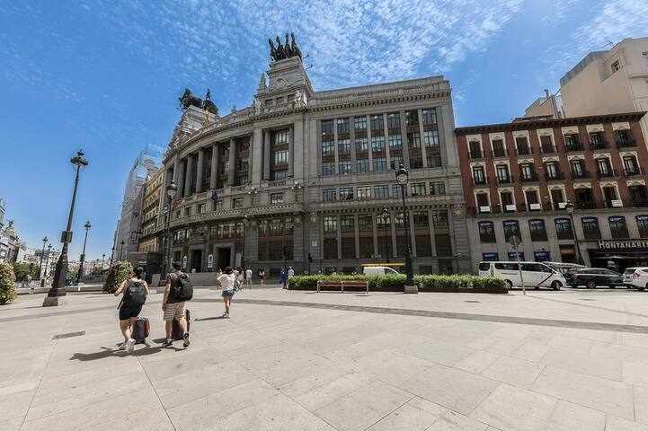 Homeclub | Bright Flat in the Heart of Madrid gallery image 5