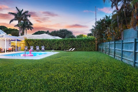 New  - Golf Simulator!  Lux Home, Pool, Beach!