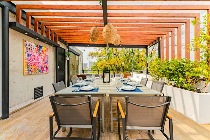 Urban Pad, PH w/Private Rooftop, Walk Everywhere gallery image 5