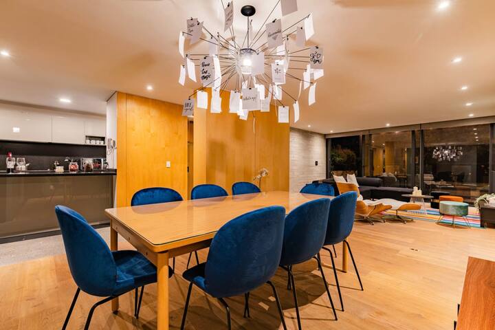 Urban Pad, PH w/Private Rooftop, Walk Everywhere gallery image 3