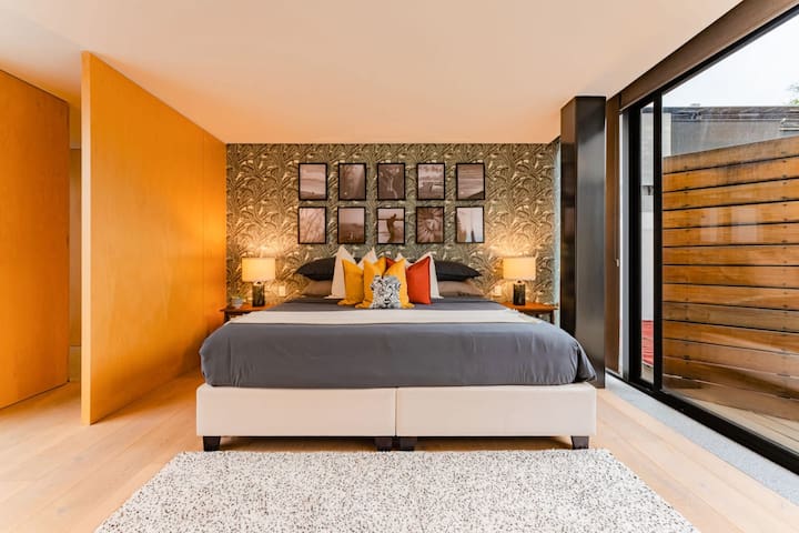 Rooftop Vibes, City Views, Walk to Art & Cafes gallery image 5