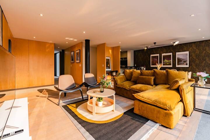 Rooftop Vibes, City Views, Walk to Art & Cafes gallery image 4