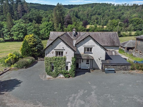 8 Bed in Ambleside (oc-sz226)
