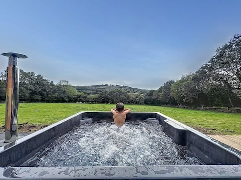 Peaceful haven with jacuzzi