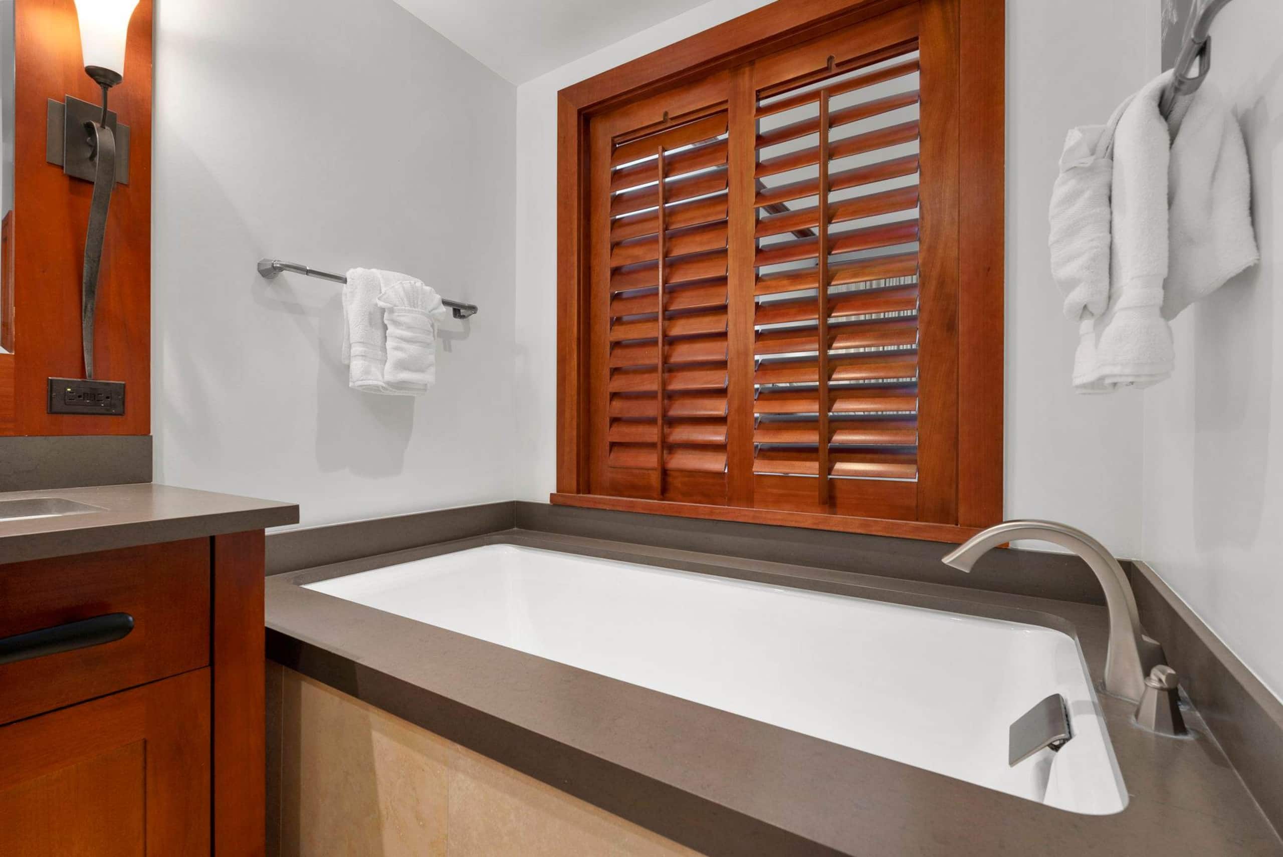 Condo in Kapolei · ★4.91 · 2 bedrooms · 4 beds · 2 private baths - Image 16