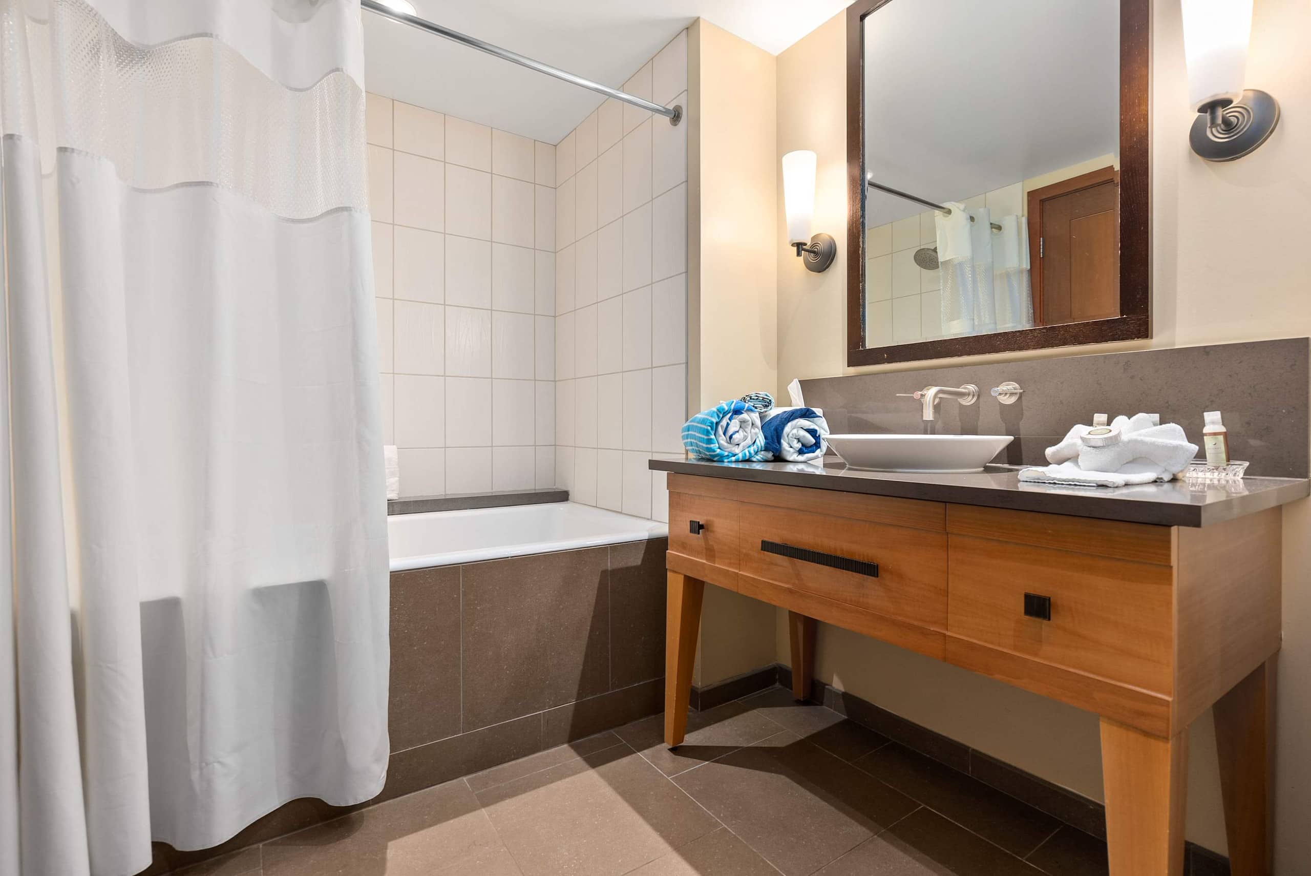 Condo in Kapolei · ★4.6 · 2 bedrooms · 4 beds · 2 private baths - Image 17