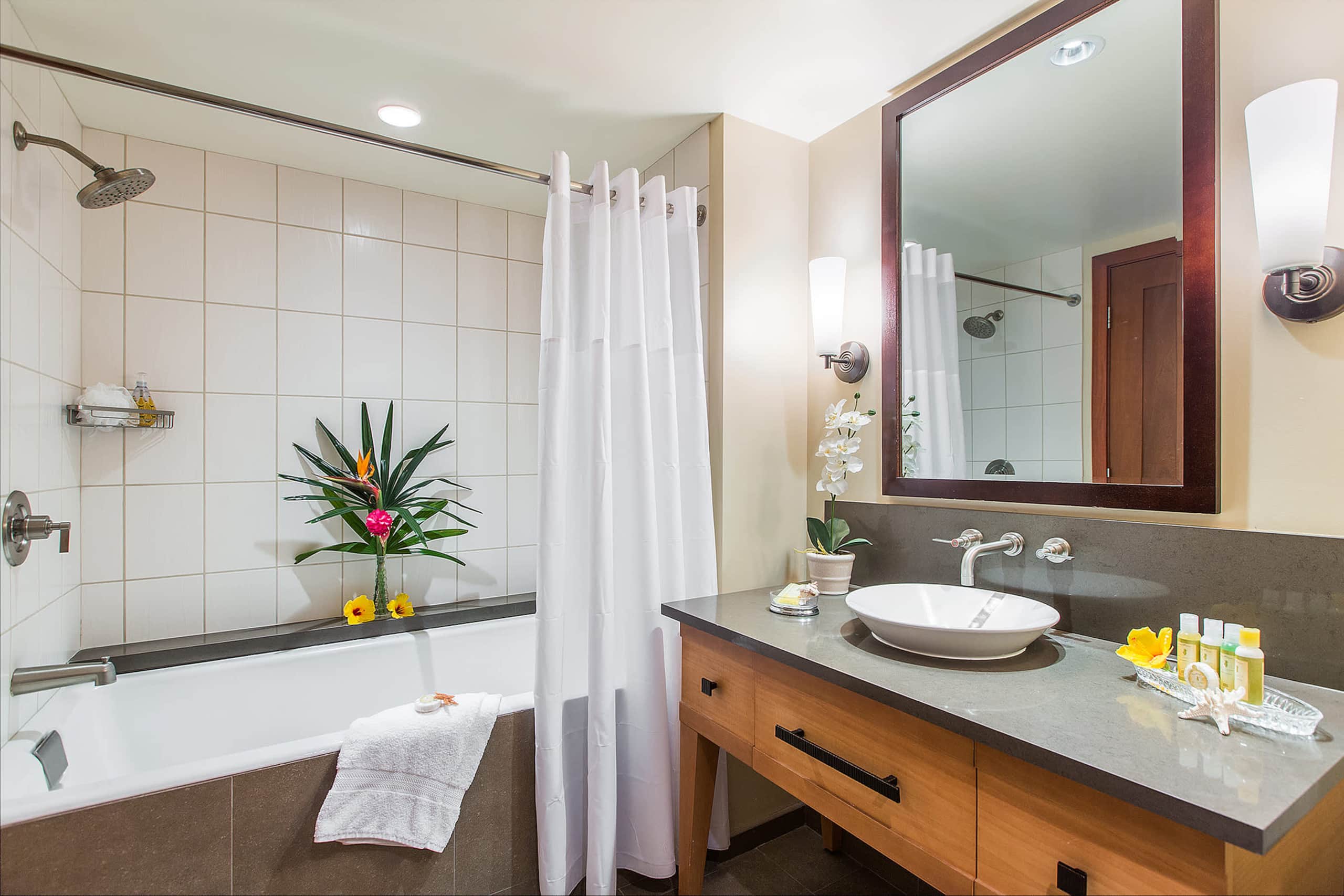Condo in Kapolei · ★4.83 · 2 bedrooms · 3 beds · 2 private baths - Image 11