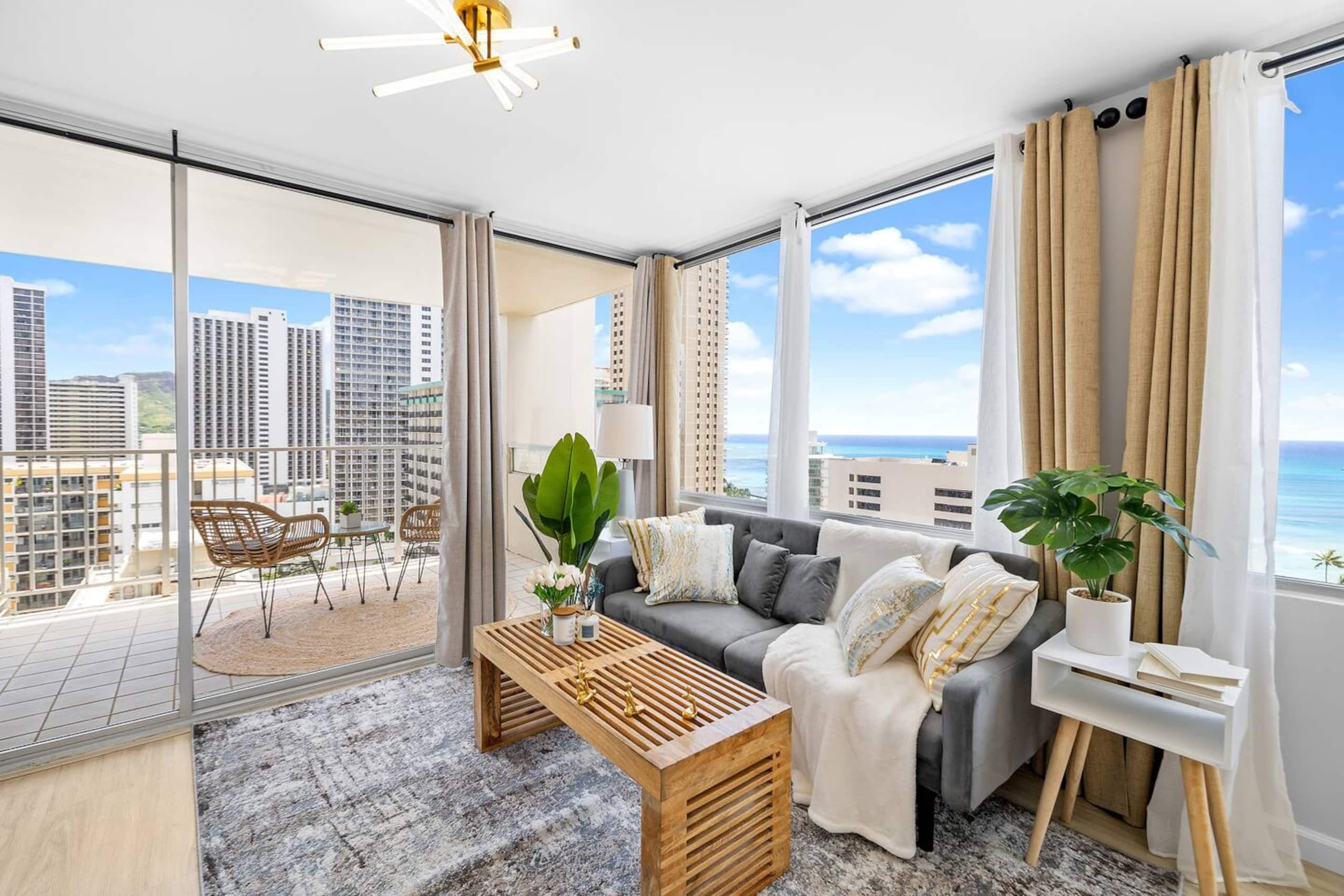Condo in Honolulu · ★4.9 · 1 bedroom · 2 beds · 1 private bath - Image 4