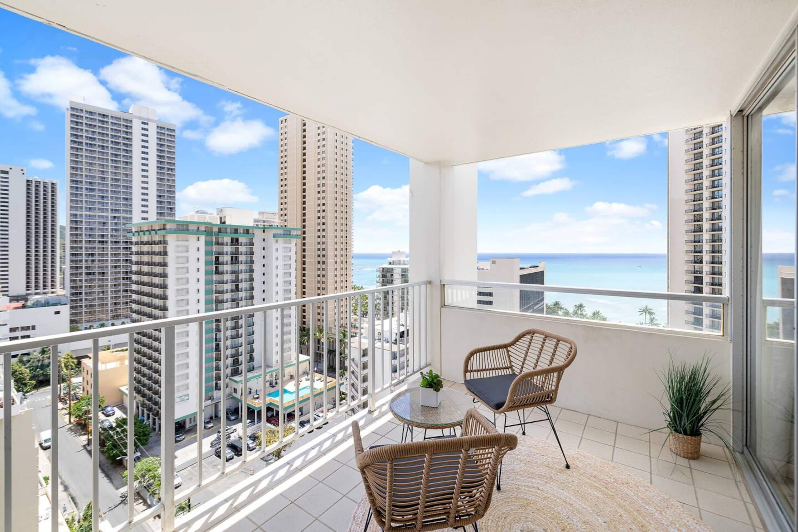 Condo in Honolulu · ★4.9 · 1 bedroom · 2 beds · 1 private bath - Image 8