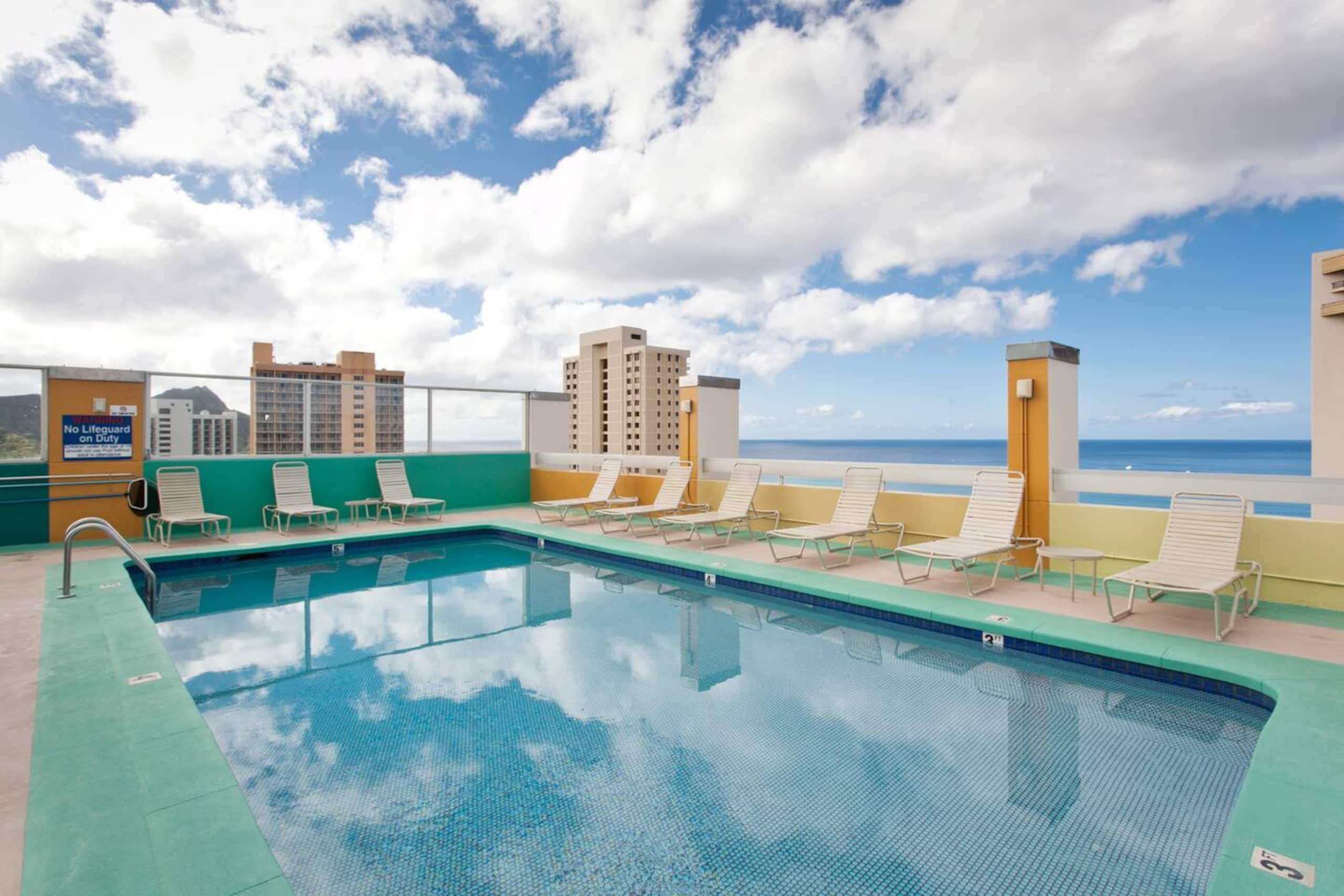 Condo in Honolulu · ★4.9 · 1 bedroom · 2 beds · 1 private bath - Image 3