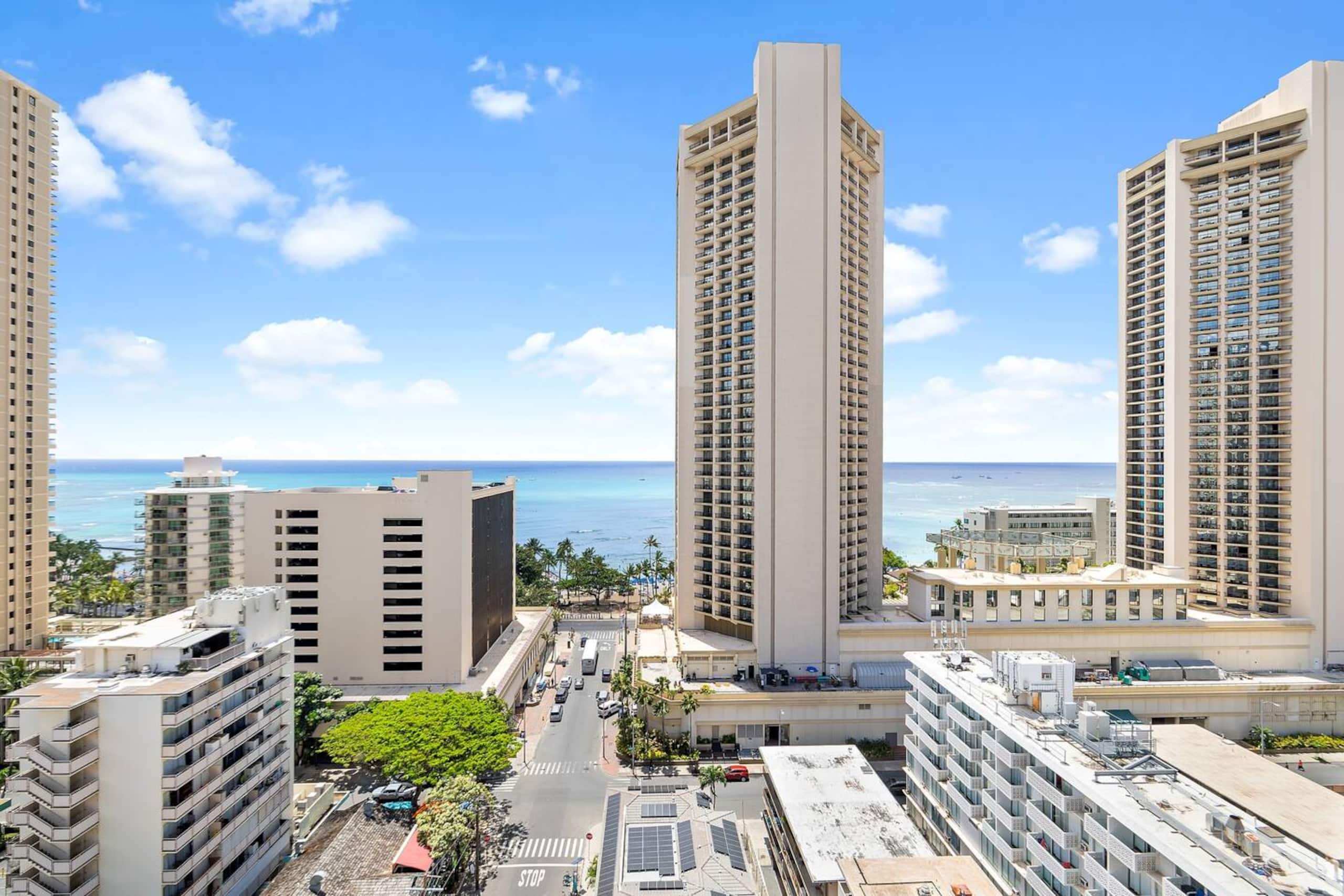 Condo in Honolulu · ★4.9 · 1 bedroom · 2 beds · 1 private bath - Image 6