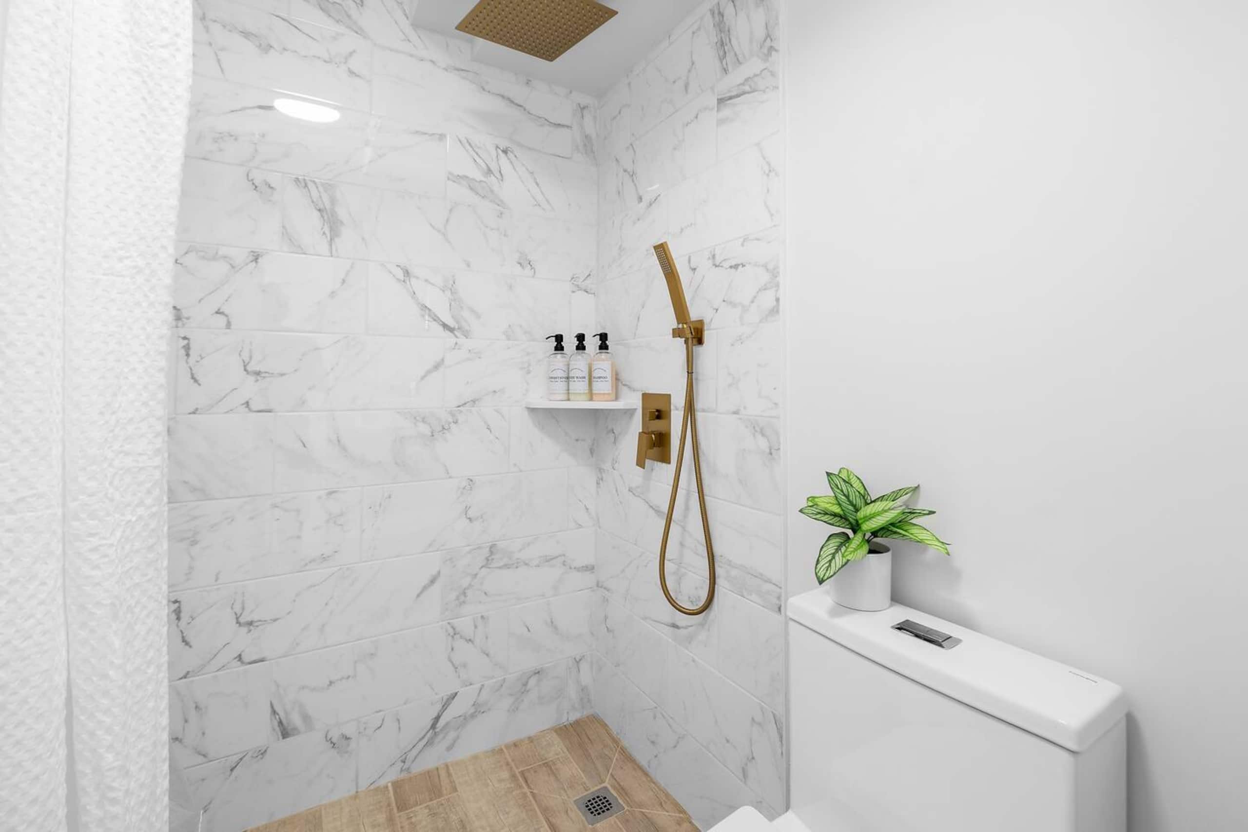 Condo in Honolulu · ★4.9 · 1 bedroom · 2 beds · 1 private bath - Image 21