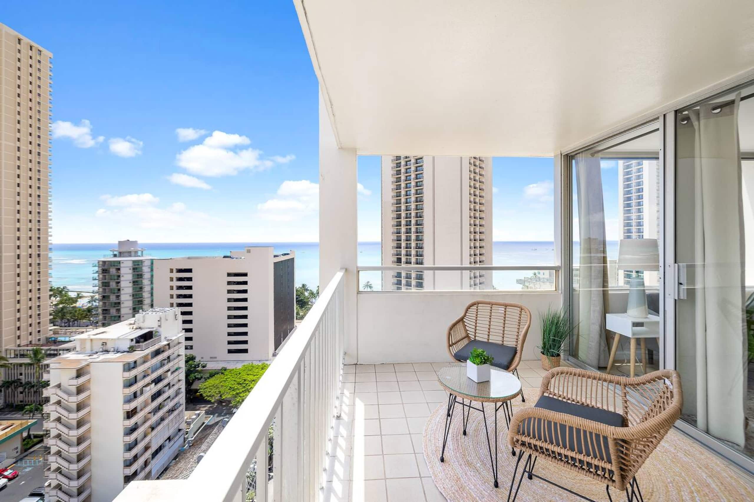 Condo in Honolulu · ★4.9 · 1 bedroom · 2 beds · 1 private bath - Image 5