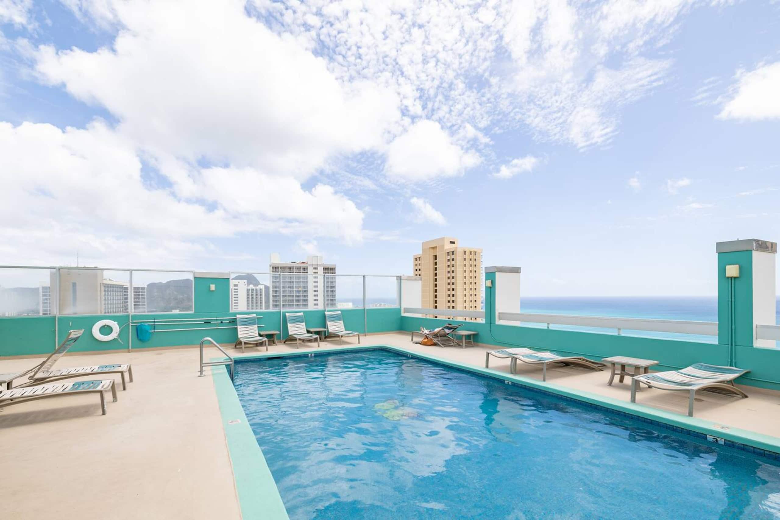 Condo in Honolulu · ★4.9 · 1 bedroom · 2 beds · 1 private bath - Image 24