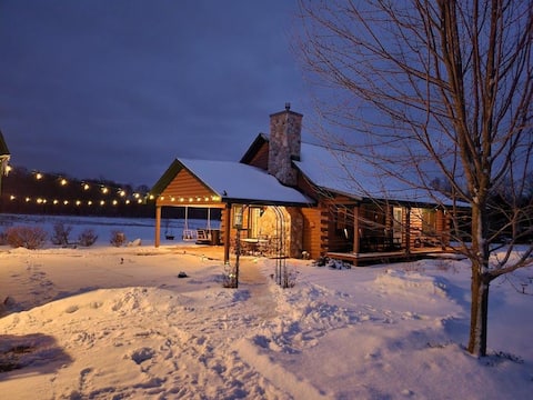 Main Cabin Only Close to Crystal Mt with Hot Tub