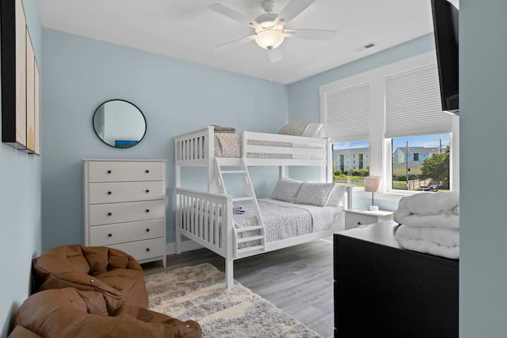 Dvojlôžko nad poschodovou posteľou