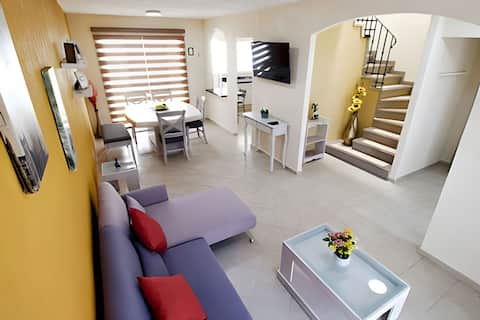 Successful Airbnb property: House near downtown, with AC in the main room in Santiago