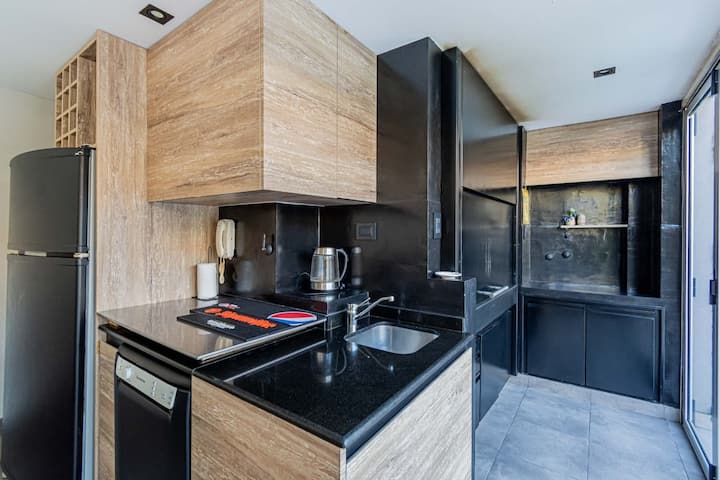 Дом в Devoto с бассейном, зоной гриля и гостиной веранды