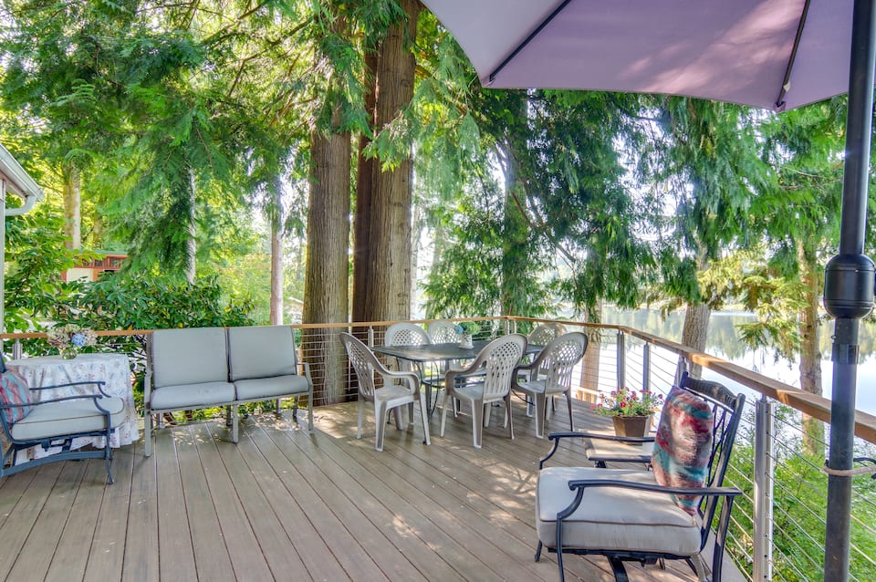 A lakefront cottage on Bosworth Lake, Snohomish, Washington, United States, photo 6 of 10