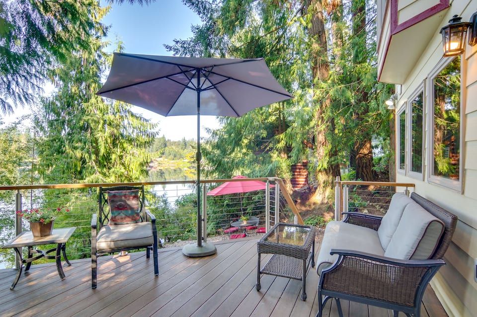 A lakefront cottage on Bosworth Lake, Snohomish, Washington, United States, photo 7 of 10