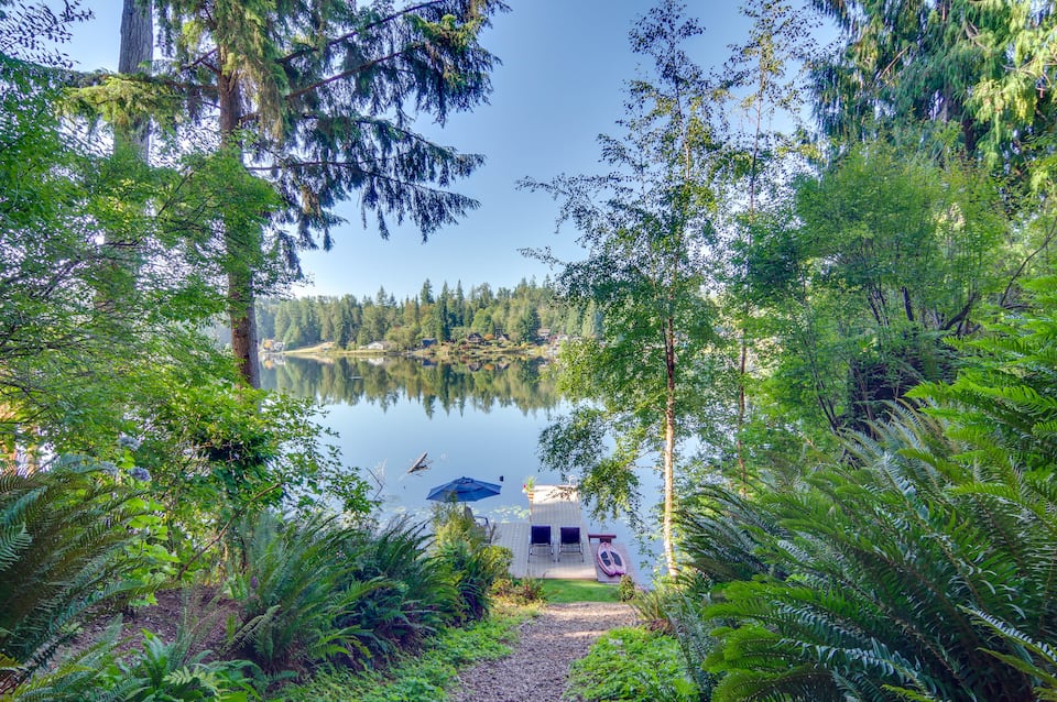 A lakefront cottage on Bosworth Lake, Snohomish, Washington, United States, photo 8 of 10