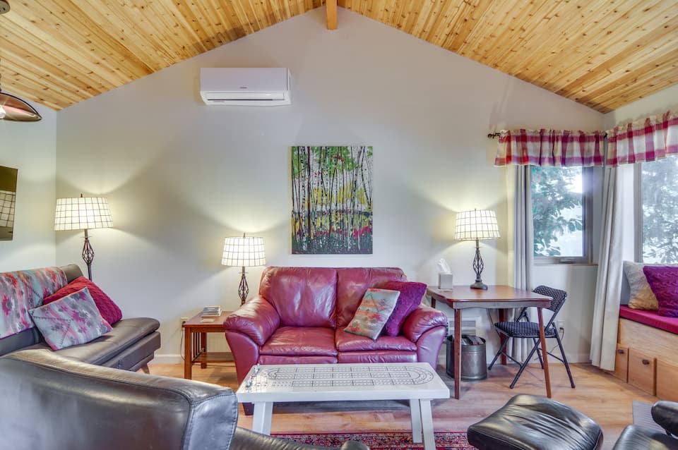 A lakefront cottage on Bosworth Lake, Snohomish, Washington, United States, photo 4 of 10